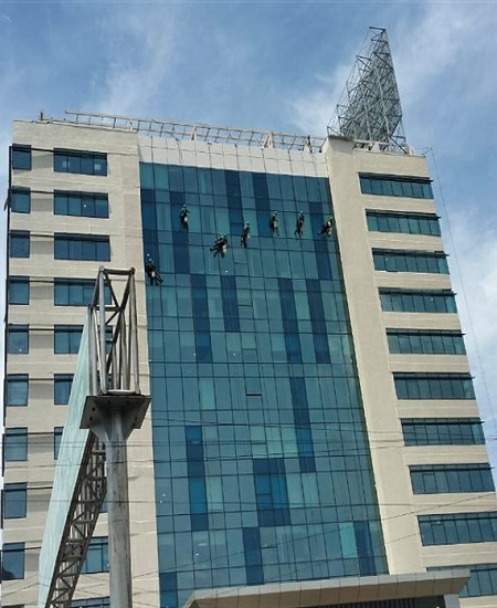 building exterior glass cleaning services in Chennai